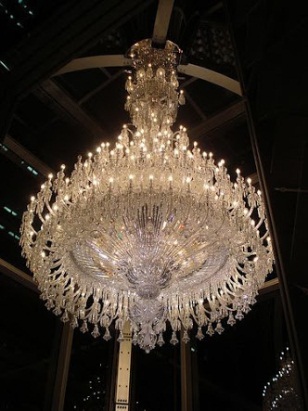 Ways to Distinguish a Baccarat Crystal Chandelier from Other Types